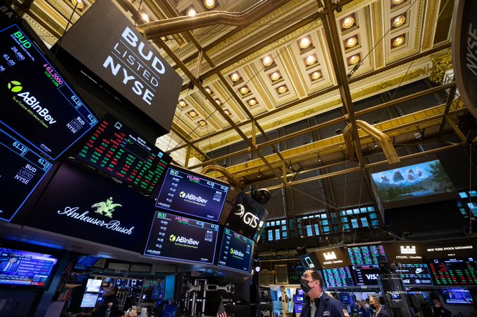 Jornada agitada con altibajos en Wall Street