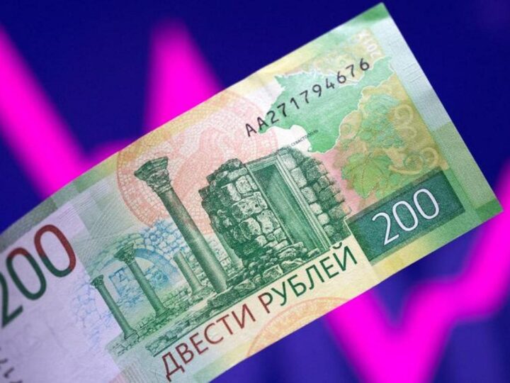 La moneda rusa alcanza su nivel más bajo desde marzo de 2022