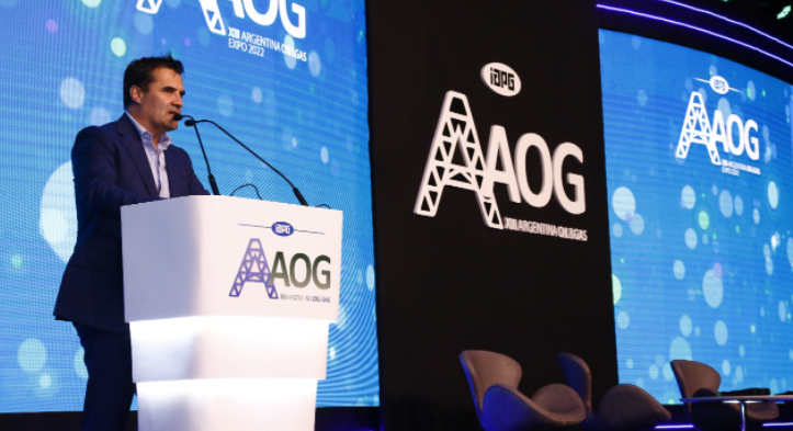 Gutiérrez Presentó en AOG el Plan de Desarrollo Vaca Muerta al 2030