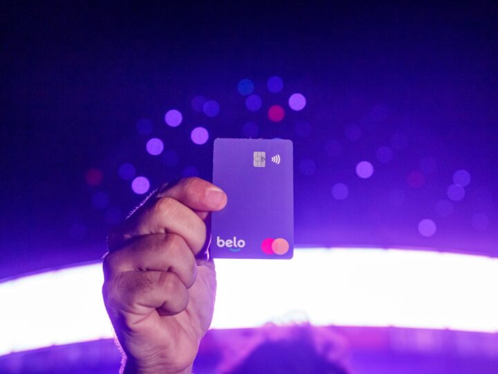 Belo presentó su tarjeta Mastercard en el Planetario de Buenos Aires