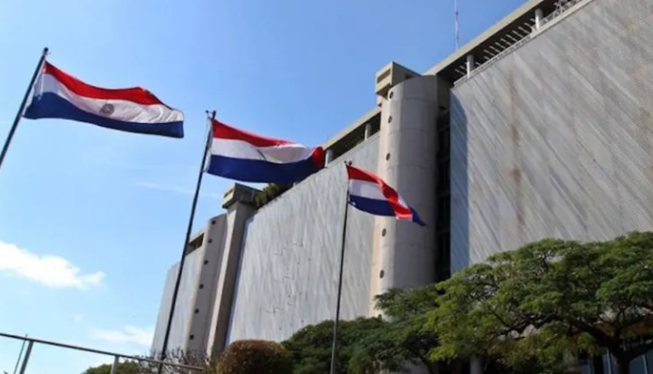 Paraguay eleva tasa clave a 7,25%, el nivel máximo de una década