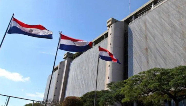 Paraguay eleva tasa clave a 7,25%, el nivel máximo de una década