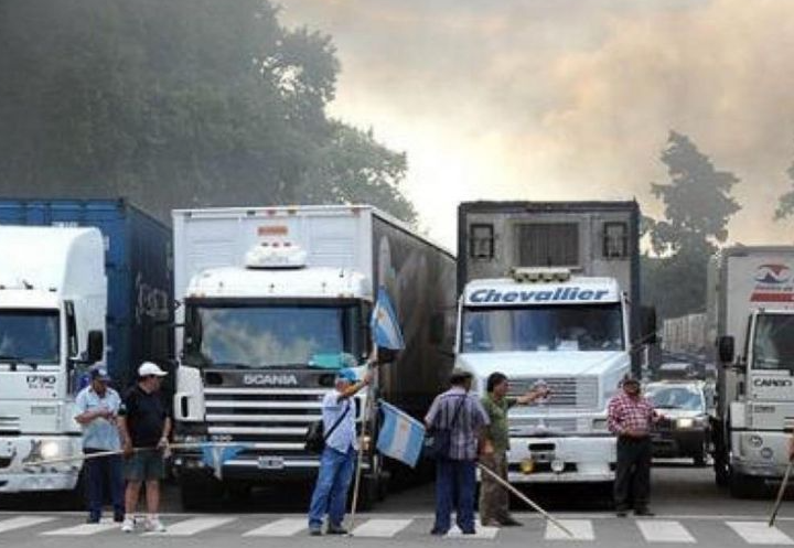 Paro de transportistas: en Rosario ingresaron 180.000 toneladas menos que lo habitual