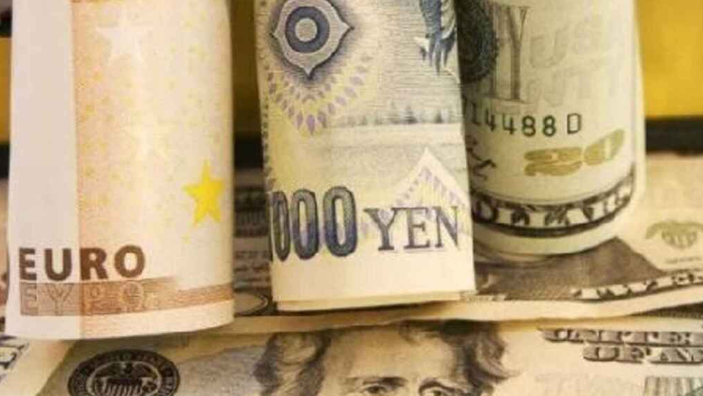 El yen avanza tras comentarios del Banco de Japón; el dólar cae a la espera de dato inflación EEUU