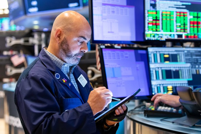 Papeles tecnológicos y financieros levantaron al NYSE