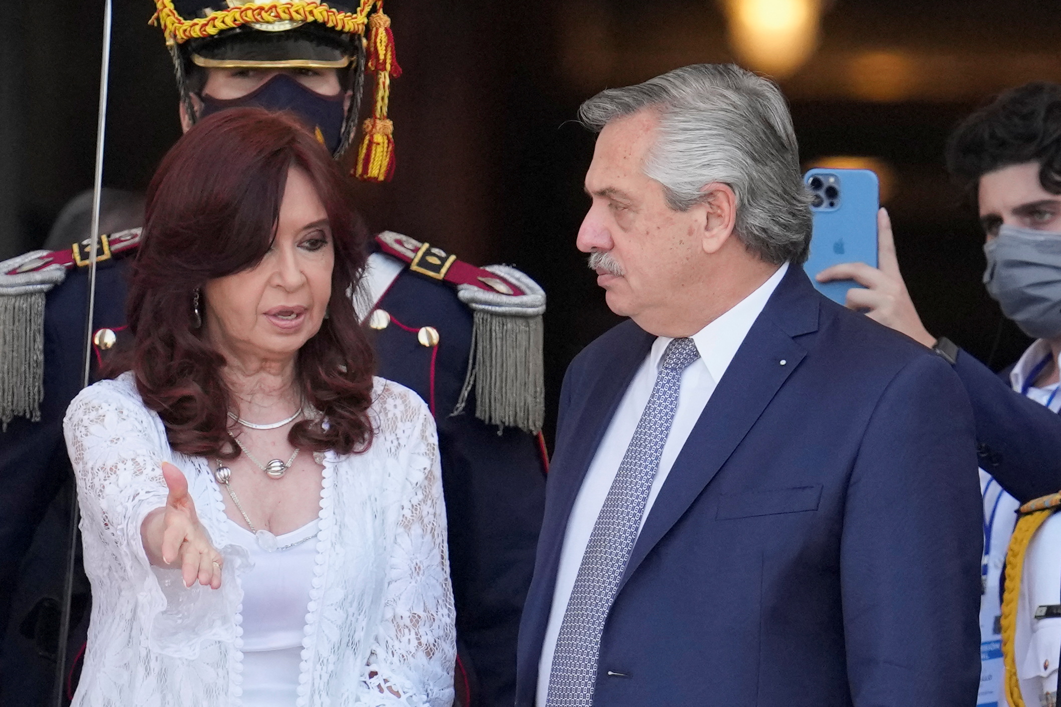 Alberto Fernández busca amortiguar la tensión con Santa Fe y mostrar “gestión”, pero sigue fuerte la interna con CFK