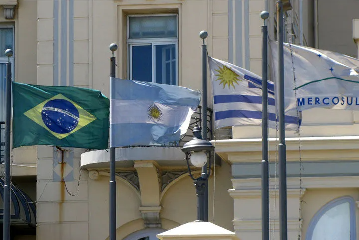 Mercosur: Uruguay se sumó a la postura de Brasil y apoya la baja del arancel 20 puntos