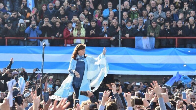 Vuelven las cargas de CFK sobre la Justicia, mientras se aceleran las internas propias y también en la oposición