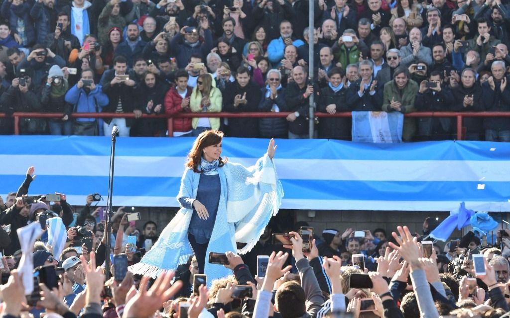 Vuelven las cargas de CFK sobre la Justicia, mientras se aceleran las internas propias y también en la oposición