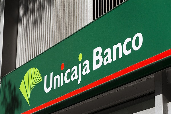 Unicaja debuta en el Ibex con alzas… y con un potencial del 25%