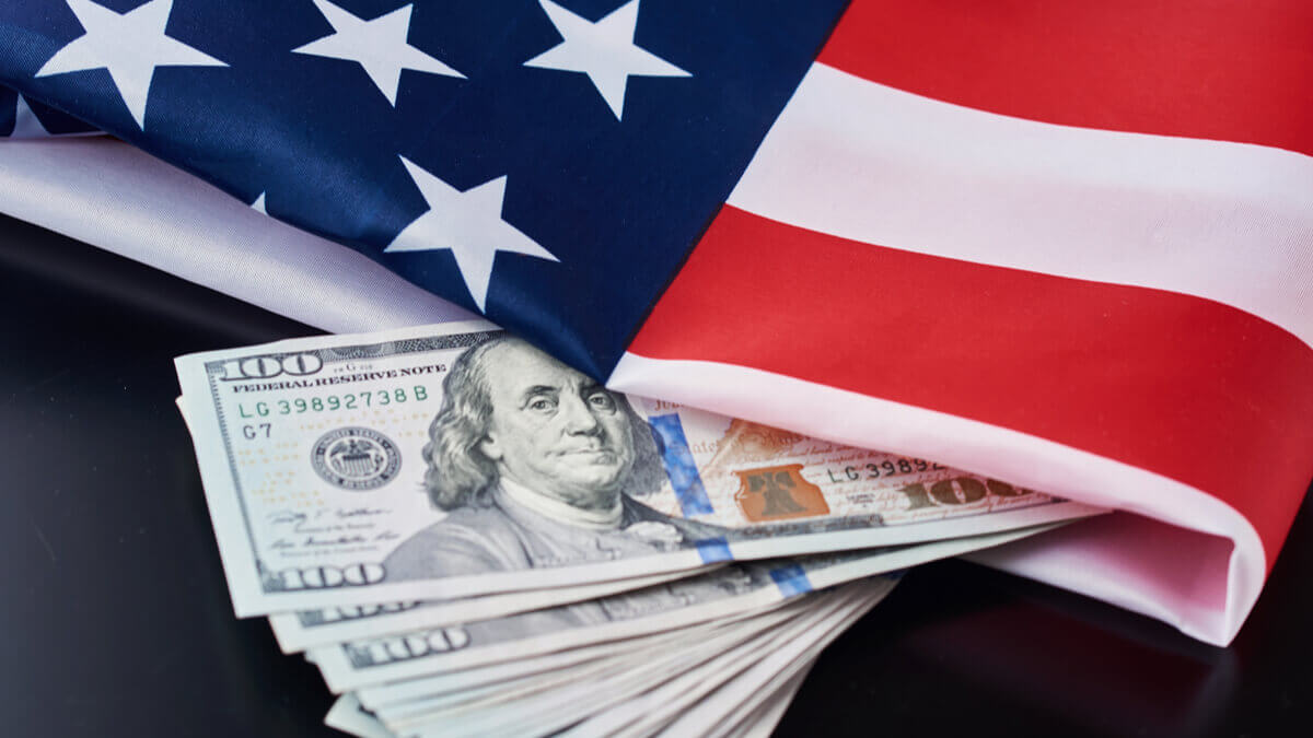 El dólar retrocede luego de que acuerdo sobre techo de deuda EEUU reduce su atractivo como refugio