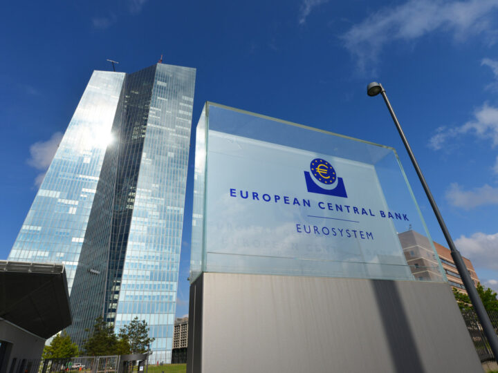 Las turbulencias bancarias enturbian los planes de subida de tipos del BCE