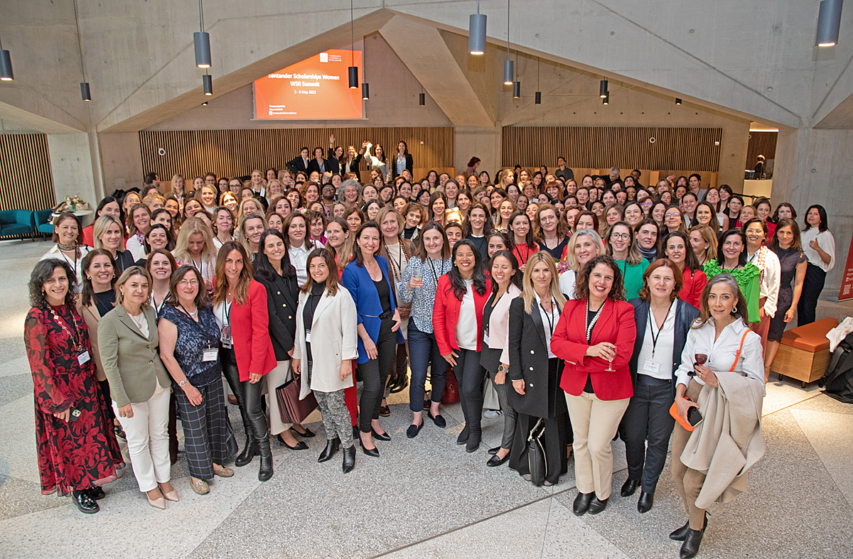 Comienza una nueva edición de las Becas Santander W50 para formar en liderazgo a mujeres directivas