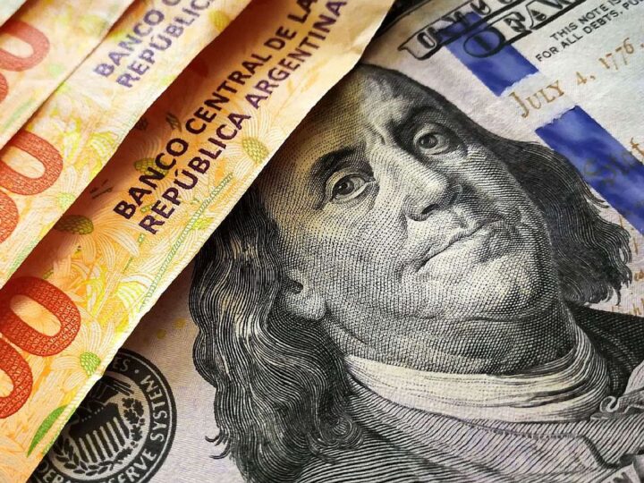 El dólar oficial quedaría atrasado en octubre