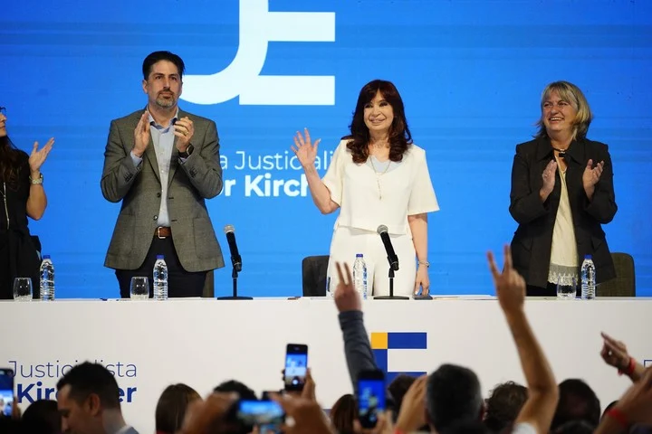 CFK le baja el tono a su candidatura, pero busca marcar la cancha: crítica al FMI, señal a Massa y pelea electoral