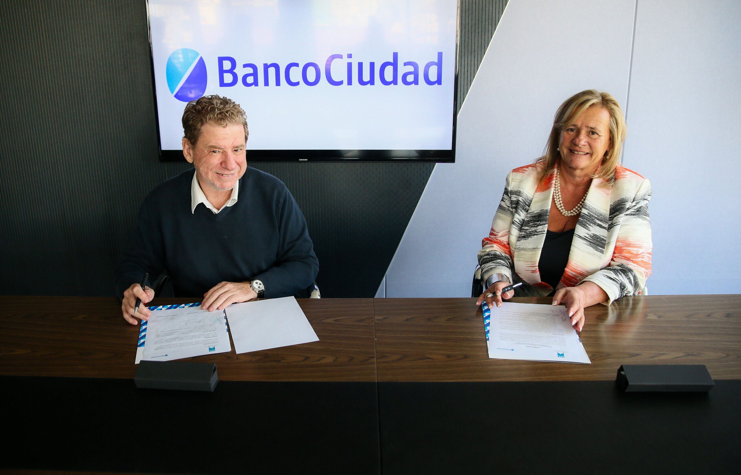 Banco Ciudad y Bodegas de Argentina celebran convenio