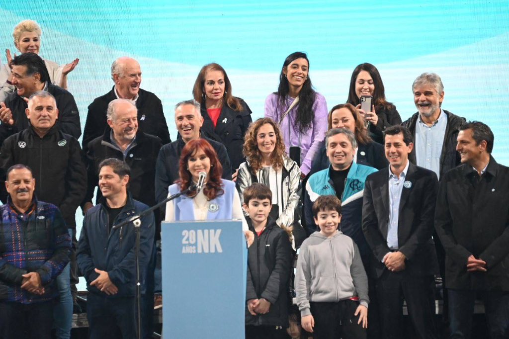 Cristina Kirchner volvió a la Plaza de Mayo y marcó la línea para cerrar filas, pero no definió candidaturas