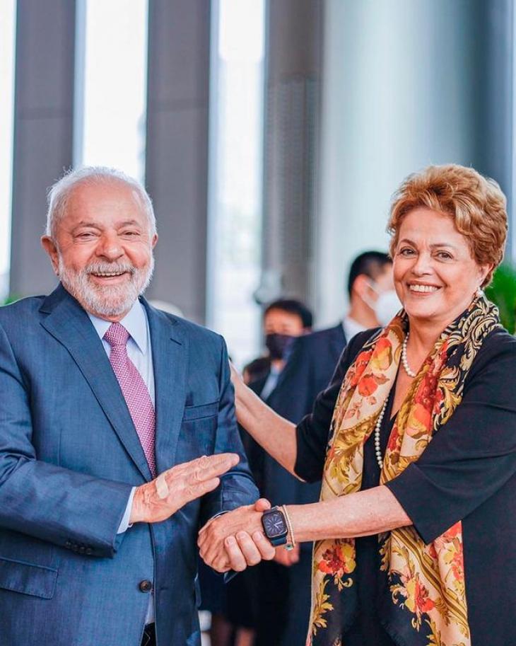 Tras la negativa de Lula por los BRICS, Massa insiste con los dólares