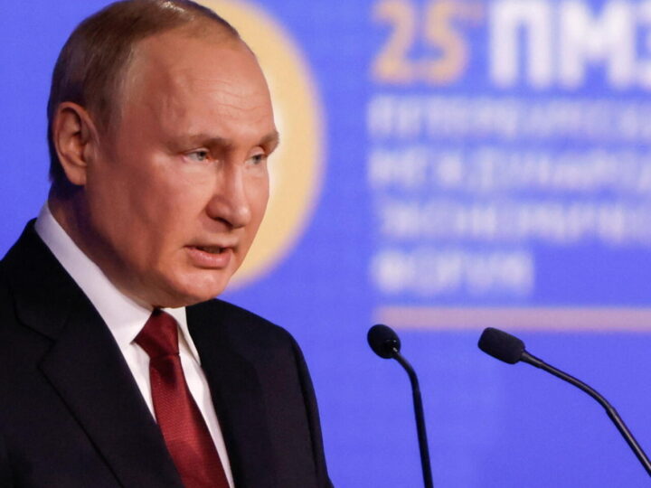 Putin preside plenaria de Foro Económico Internacional con la guerra en Ucrania como telón de fondo