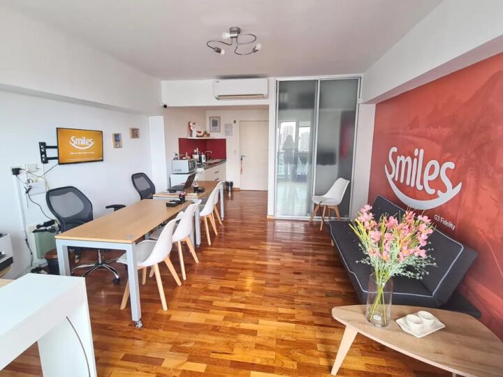 Smiles inaugura su primera oficina de atención al cliente presencial