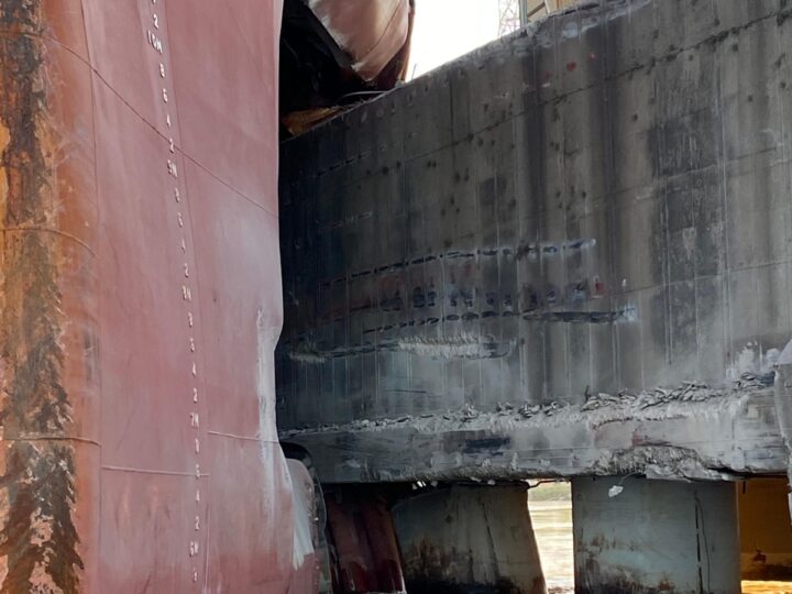 El buque accidentado en Argentina sigue afectando la navegación en el río Paraná