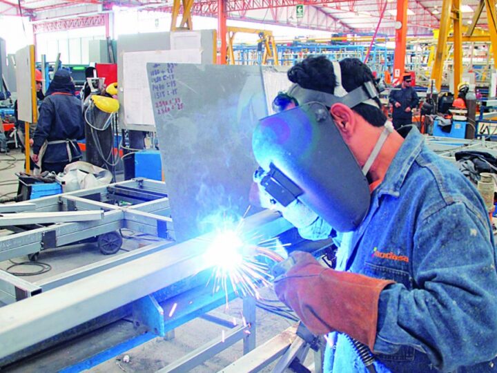 Industria en enero cayó 6,3% según FIEL