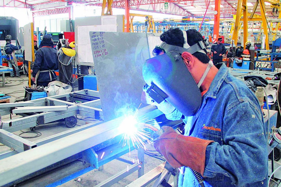 Industria en enero cayó 6,3% según FIEL