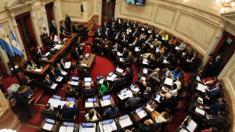 En medio del ruido del Senado y con negociaciones en Diputados, el oficialismo busca avanzar con el pacto político